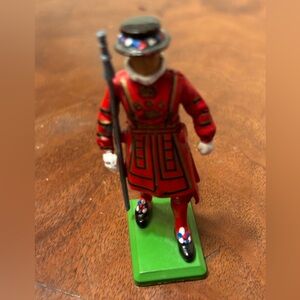 Vintage Beefeater Metal lead Toy Soldier-Hand painted